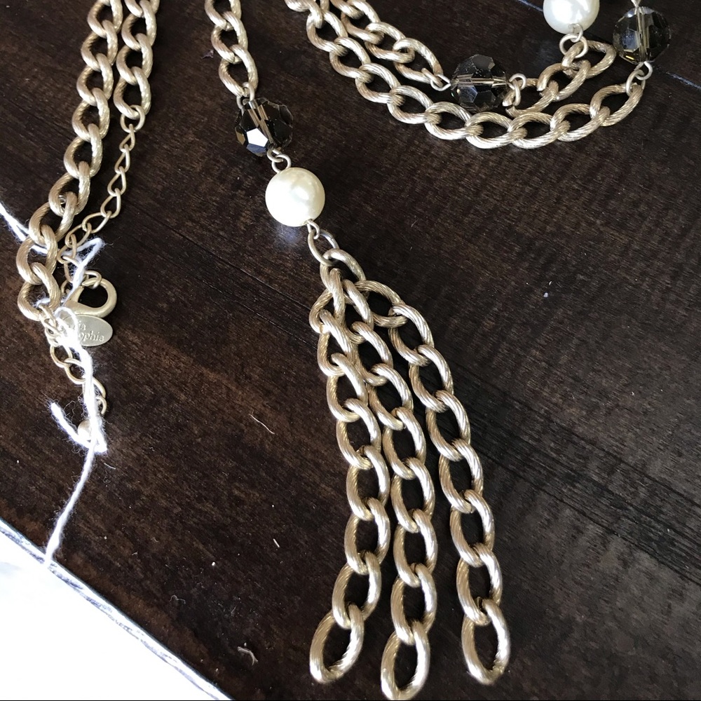 Gold necklace with pearls